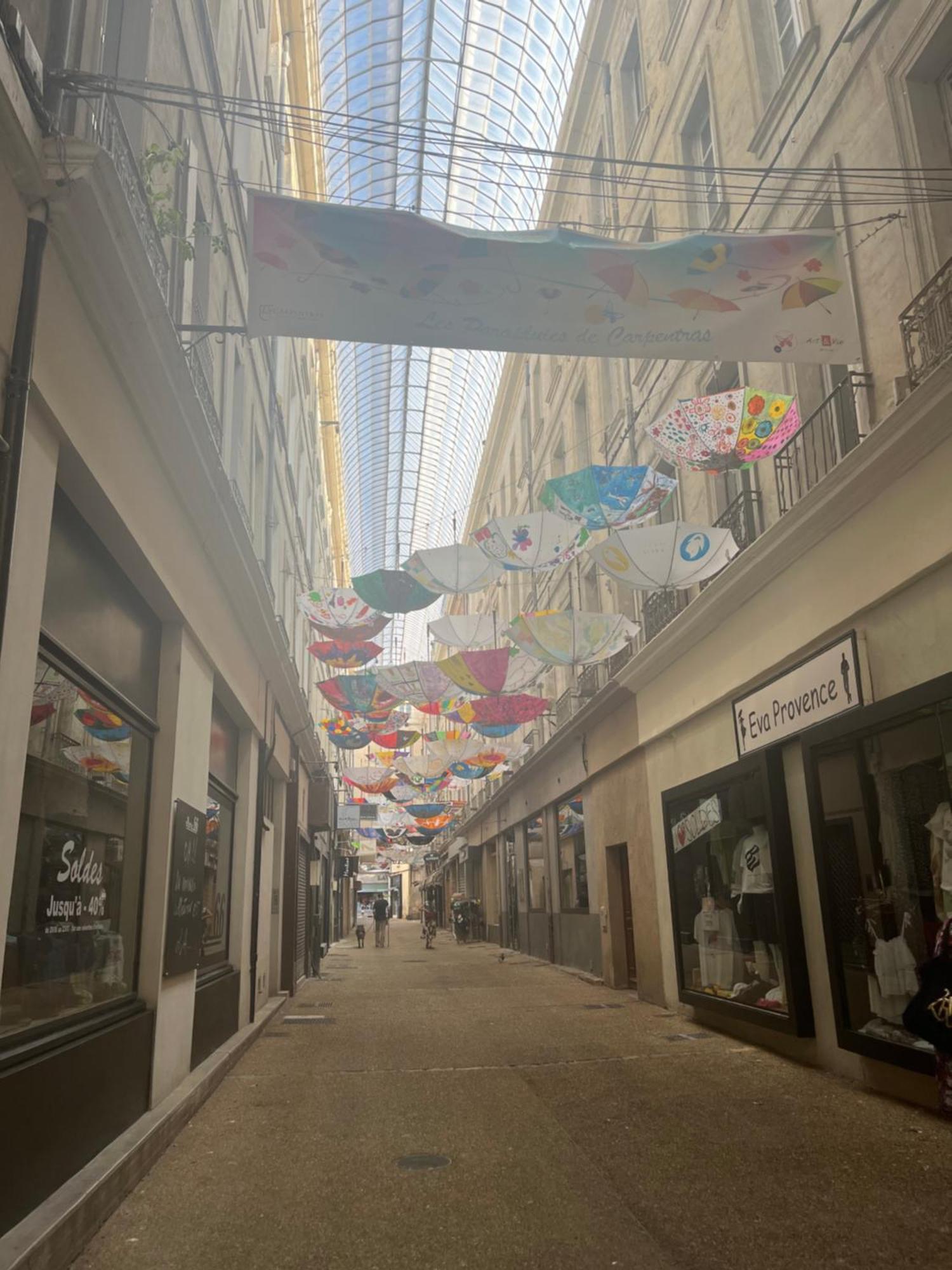 Bel Appartement En Plein Coeur De Carpentras Bagian luar foto